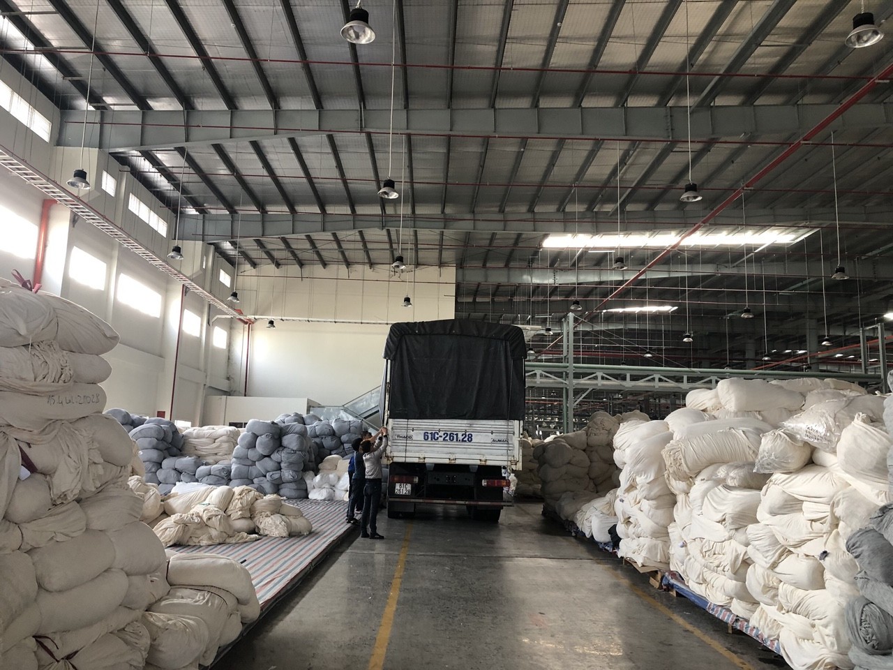 dịch vụ vận chuyển hạt nhựa
